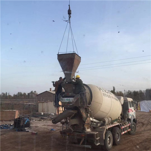 东丽区“精准瞄准”—— 吊车的 “定位导航” 技术