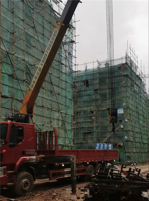 东丽区“慢工细活”—— 吊车的 “微动控制” 技术