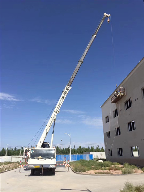 东丽区“轻装强干”—— 吊车的 “轻量化臂架” 技术